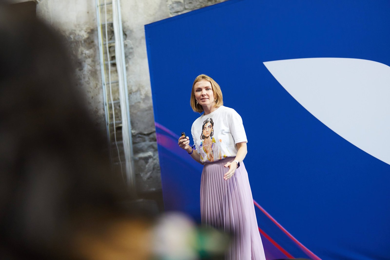 Alena Ipanova speaking to a global leadership audience
